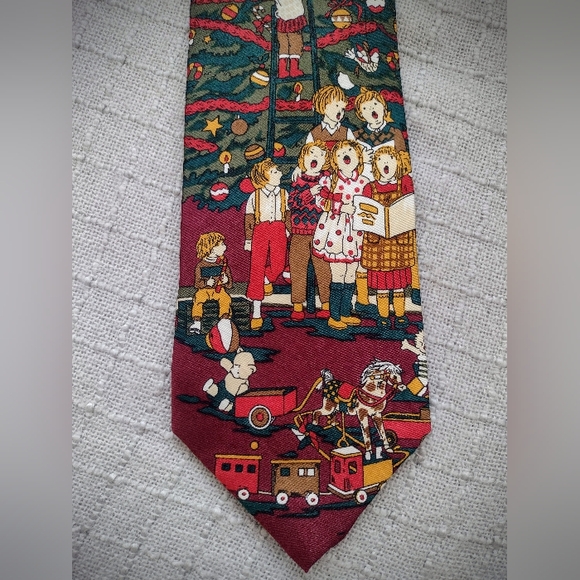 LIKE NEW "Carolers By the Tree" Christmas Tie, Holiday Gift Stocking Stuffer - Picture 2 of 7